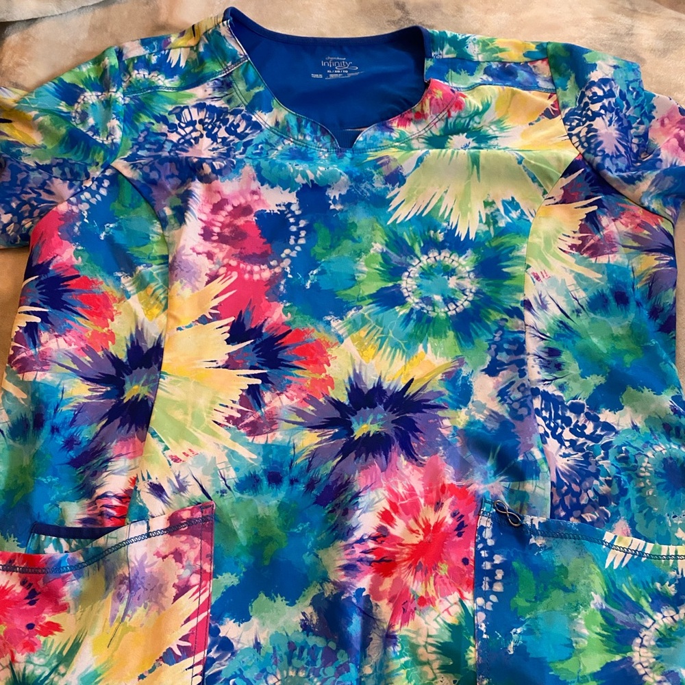 Infinity scrub top
